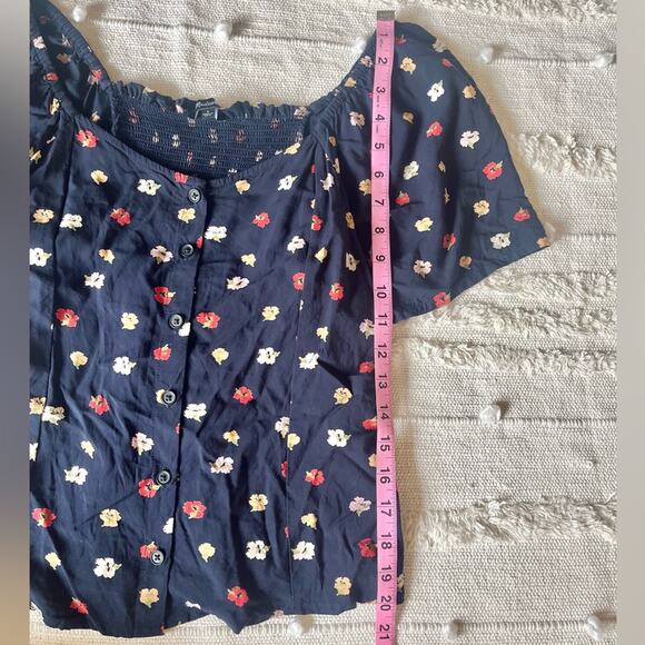 Madewell Ember Floral Button Down Blouse
Top Smocked Back Size small - Picture 5 of 7
